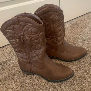 Super cute western boots